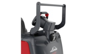 Grande plano de um empilhador preparador de encomendas com suporte para acessórios