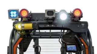 Vários sistemas de iluminação de segurança e a Linde Reverse Assist Camera no empilhador elétrico com proteção contra explosão E14 da Linde MH