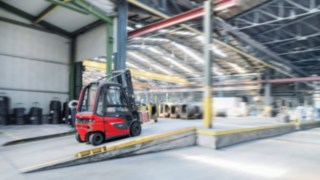 Os empilhadores elétricos da Linde Material Handling estão equipados de série com uma unidade de transmissão de dados.