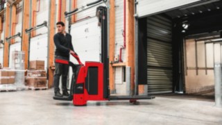 Stackers da Linde na movimentação de mercadorias Stackers da Linde na movimentação de mercadorias