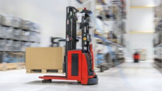 Veículos de orientação automática da Linde Material Handling