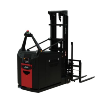 Este stacker contrapesado automatizado I-MATIC AC core está equipado com um garfo duplo para transportar duas paletes em simultâneo.