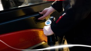 Empilhadeira com tecnologia de célula de combustível da Linde Material Handling sendo reabastecida. 
