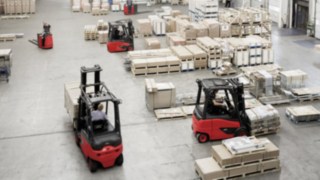 Equipamentos da Linde Material Handling em operação no armazém