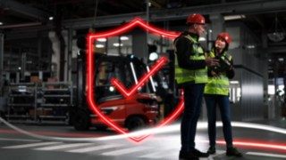 Os consultores de segurança da Linde Material Handling nas instalações do cliente.