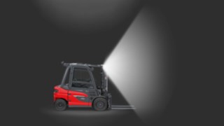 Um empilhador contrapesado da Linde MH equipado com o Linde VertiLight. Um empilhador contrapesado da Linde MH equipado com o Linde VertiLight.