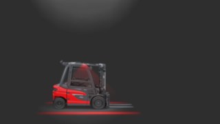 Um empilhador contrapesado da Linde MH equipado com Red Warning Lines. Um empilhador contrapesado da Linde MH equipado com Red Warning Lines.
