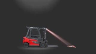Linde TruckSpot em operação num empilhador contrapesado. Linde TruckSpot em operação num empilhador contrapesado.
