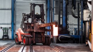 Empilhador com motor diesel da Linde Material Handling em operação