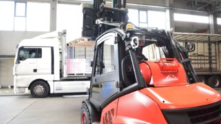 Linde Material Handling no armazém da Egger