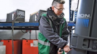 Vídeo sobre a conversão de chumbo-ácido para a moderna tecnologia de iões de lítio da Linde no Fritz Gruppe