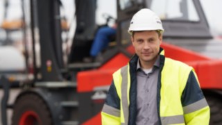 René Drägert, planejador logístico na Liebherr René Drägert, planejador logístico na Liebherr