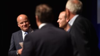 Frank Bergmann e representantes da prática