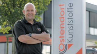 Uwe Fröhle, Gestor de operações técnicas da Ostendorf, pode muito bem imaginar o Xi da Linde em serviço regular. Uwe Fröhle em frente ao edifício da empresa Gebr. Ostendorf GmbH em Vechta.