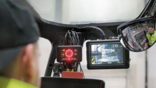 Colaborador da Seifert Logistics com o Dynamic Mast Control da Linde  Colaborador da Seifert Logistics com o Dynamic Mast Control da Linde