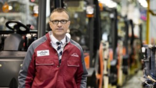Colaborador da Linde na produção Colaborador da Linde na produção