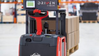 Introdução dos primeiros equipamentos de movimentação de cargas automatizados da Linde MH.