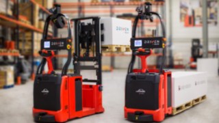 Empilhadores autónomos da Linde Material Handling com tecnologia de controlo a laser. Empilhadores autónomos da Linde Material Handling com tecnologia de controlo a laser.