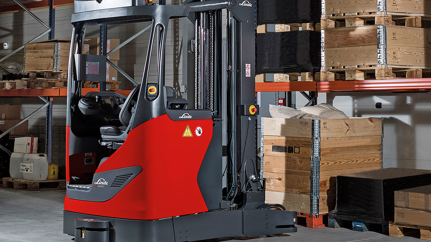 Linde R/size Cf Linde R-MATIC armazena mercadorias de maneira automática em estantes de ...