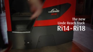 Vídeo de um empilhador retrátil Ri16 da Linde