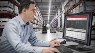 Pessoa a trabalhar no computador