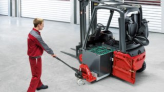 cambio de bateria carretilla elevadora electrica cambio de bateria carretilla elevadora electrica